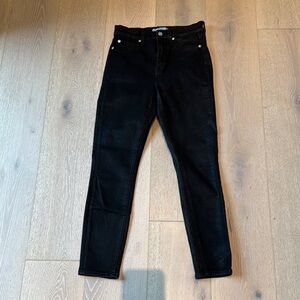 7 For All Mankind Black Skinny Jeans with Streamlined Silhouette